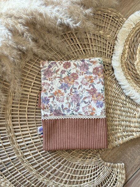 Protège carnet de santé personnalisé - Fleurs vintages – Image 2