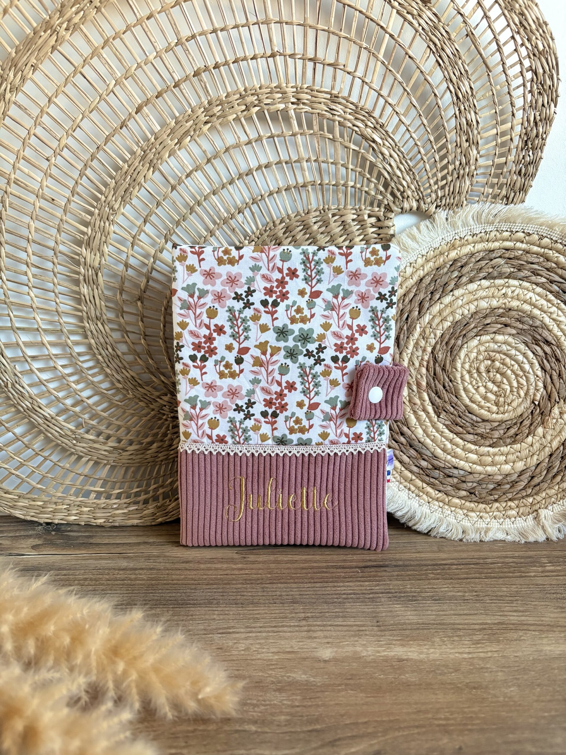 Protège carnet de santé personnalisé - Petites fleurs 💐 – Image 2