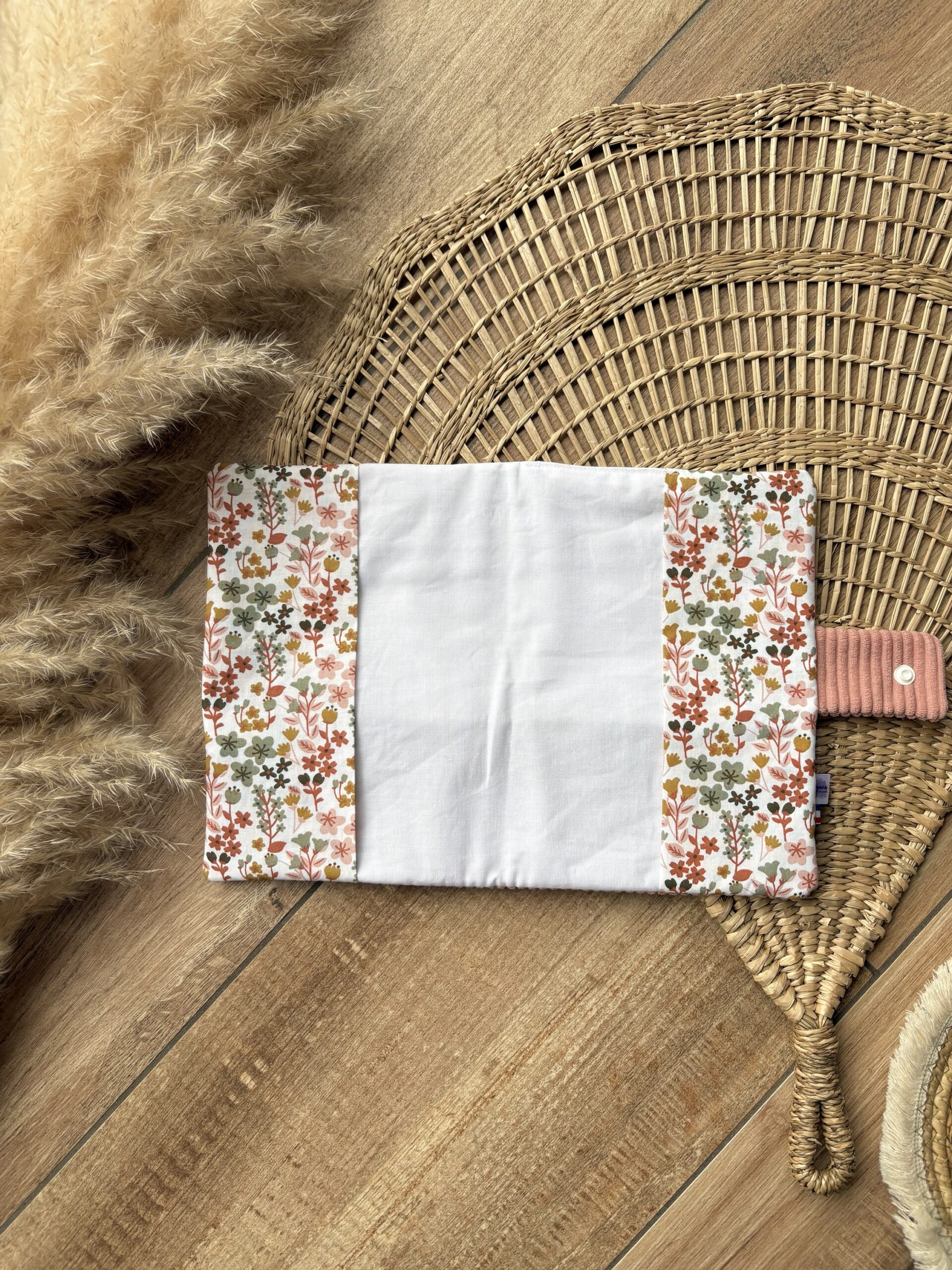 Protège carnet de santé personnalisé - Petites fleurs 💐 – Image 6