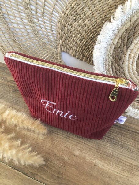 Trousse Personnalisée en Velours Côtelé Rouge Bordeaux – Image 2