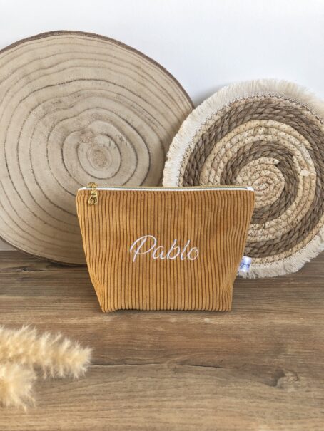 Trousse Personnalisée en Velours Côtelé Moutarde – Image 2