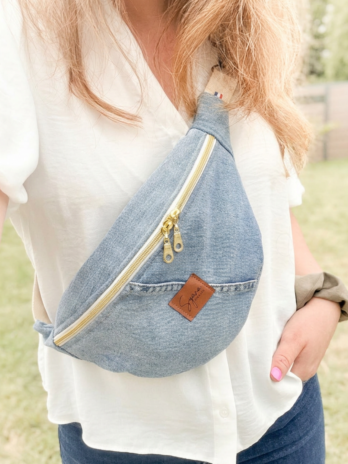 Sac Banane Upcycling en Jean Unique – Syana Créations