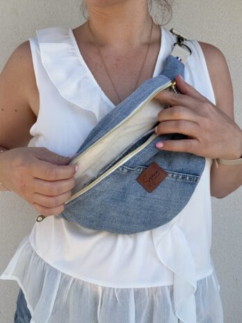 Sac Banane Upcycling en Jean Unique – Syana Créations