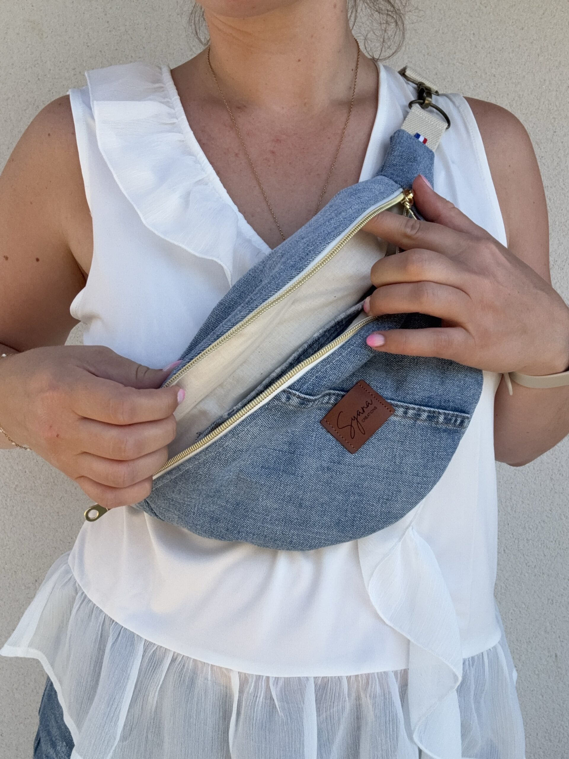 Sac Banane Upcycling en Jean Unique – Syana Créations – Image 2