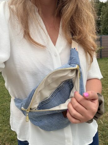 Sac Banane Upcycling en Jean Unique – Syana Créations