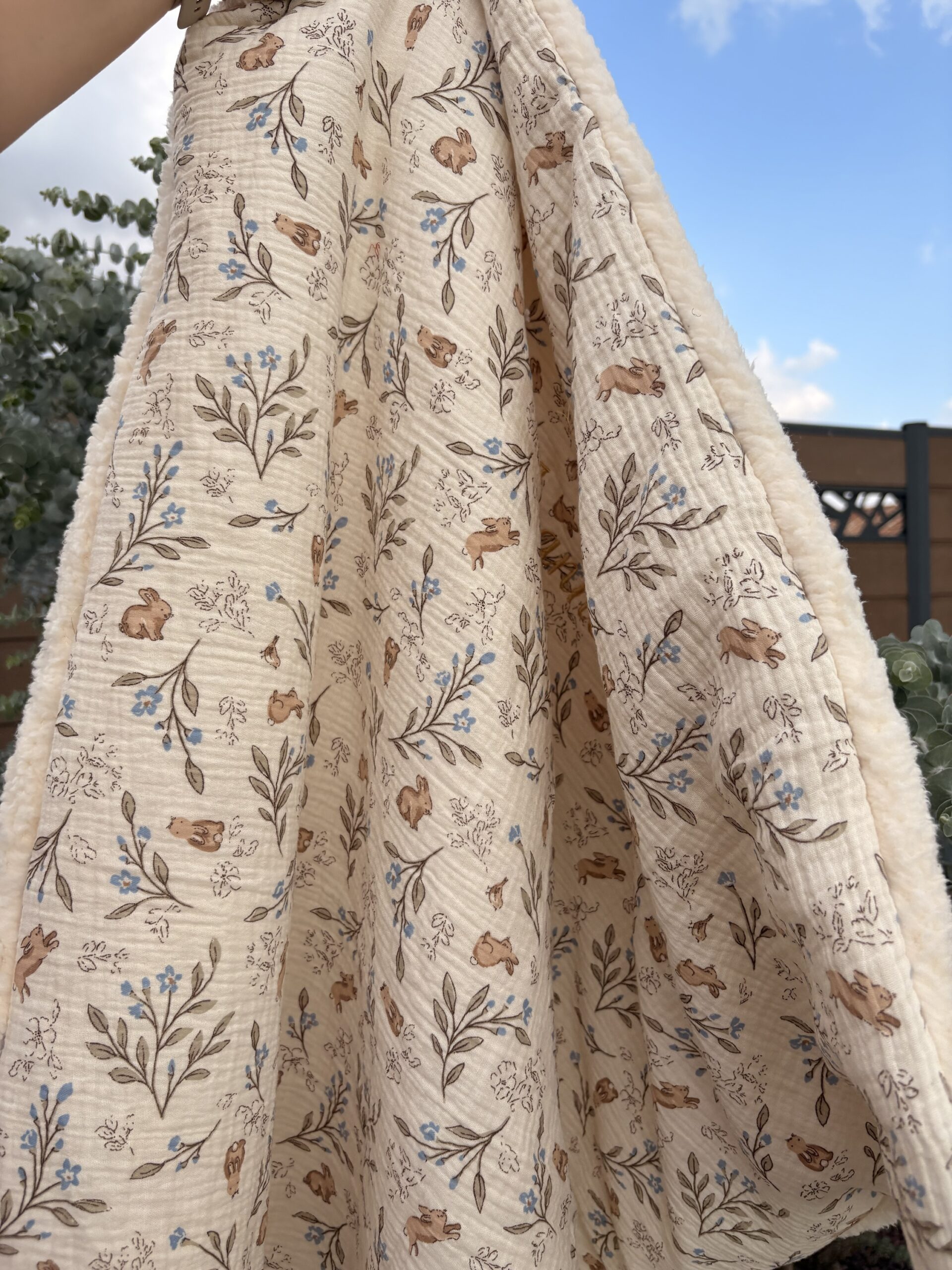 Couverture Bébé Personnalisée Lapin et Fleurs Bleues – Image 7